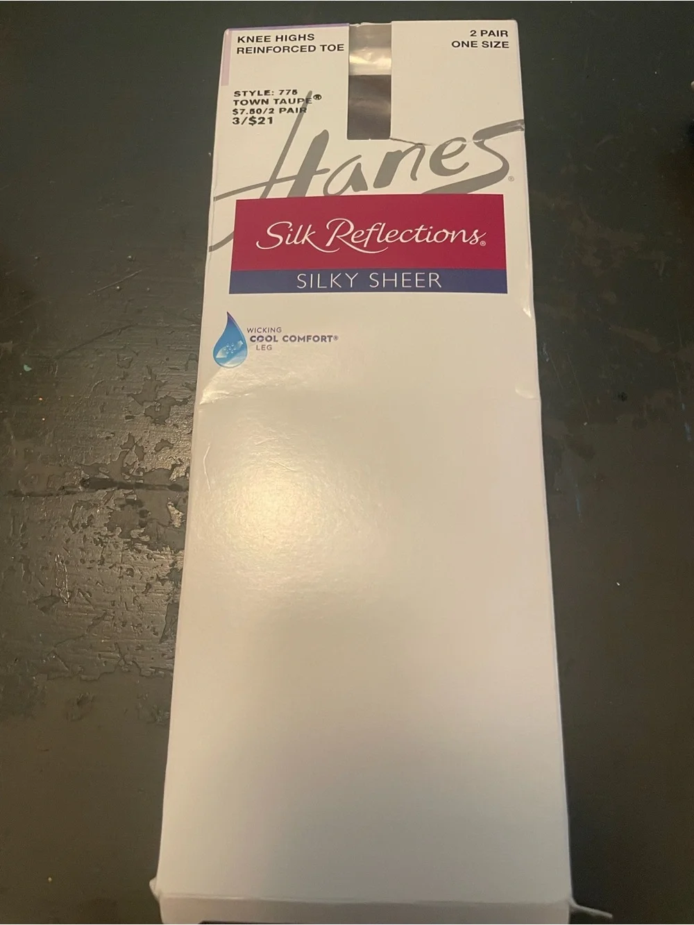 Hanes Silk Reflections Silky Sheer Knee Highs in Taupe one pair